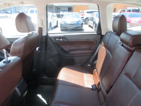Used 2018 Subaru Forester 2.5i Touring AWD/4WD image 11