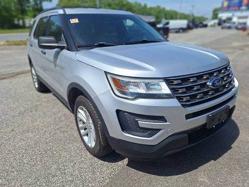 Used 2016 Ford Explorer image 1