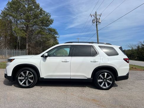 Used 2025 Honda Pilot Touring image 6