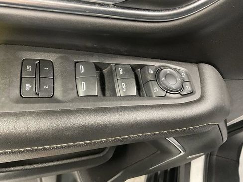 Used 2023 GMC Yukon XL SLT image 11