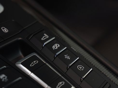 Used 2018 Porsche 911 Targa 4 GTS image 91