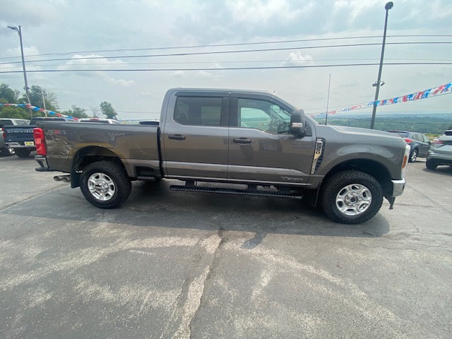 Used 2025 Ford F350 4x4 Crew Cab Super Duty image 6