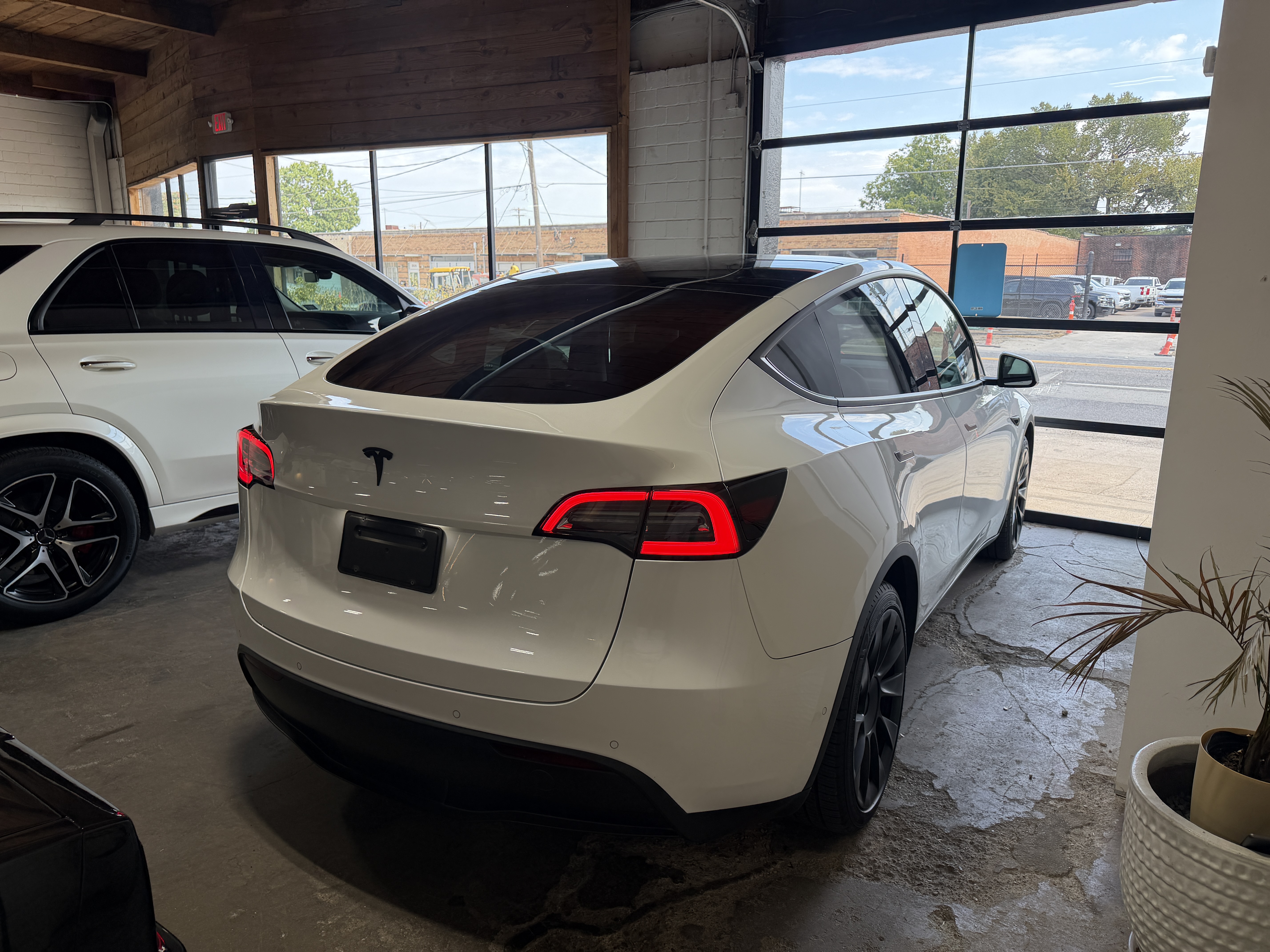 Used 2021 Tesla Model Y AWD image 10