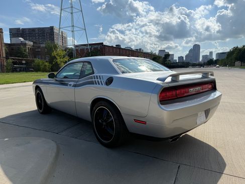 Used 2010 Dodge Challenger R/T image 14