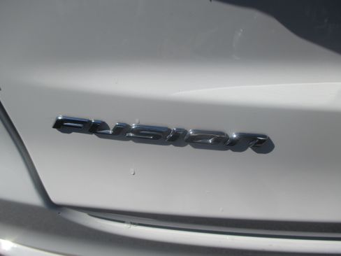 Used 2020 Ford Fusion SE FWD image 15
