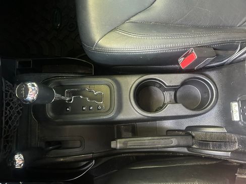 Used 2013 Jeep Wrangler 4WD Unlimited Sahara image 16