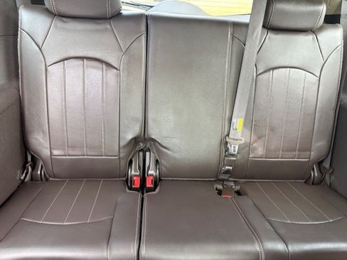 Used 2013 Buick Enclave Leather image 16