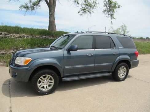Used 2005 Toyota Sequoia 4WD Limited image 7