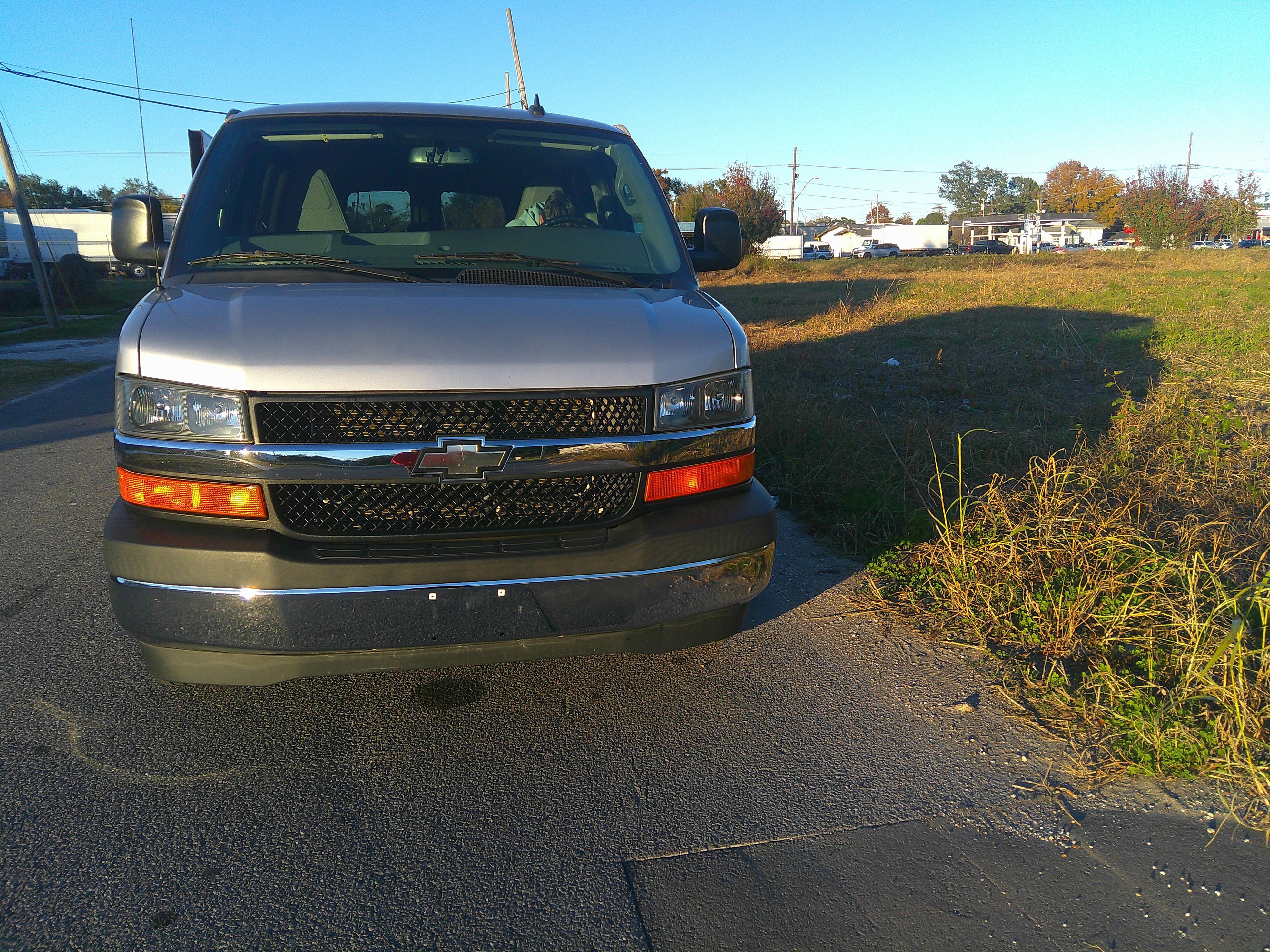 Used 2017 Chevrolet Express 3500 LT Extended Passenger RWD image 4