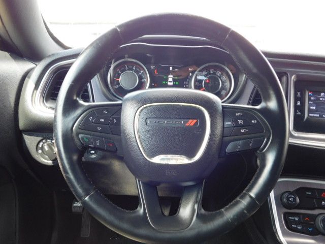 Used 2015 Dodge Challenger SXT RWD image 12
