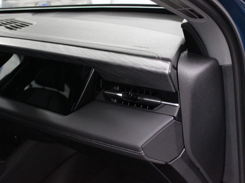 Used 2025 Audi A6 e-tron Premium image 41