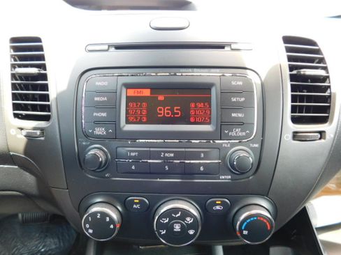 Used 2016 Kia Forte LX image 16