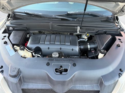 Used 2011 Buick Enclave CXL image 18