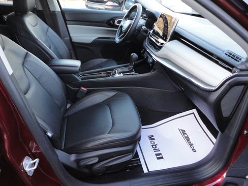 Used 2022 Jeep Compass Limited image 21