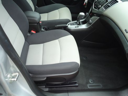 Used 2013 Chevrolet Cruze LS FWD image 9