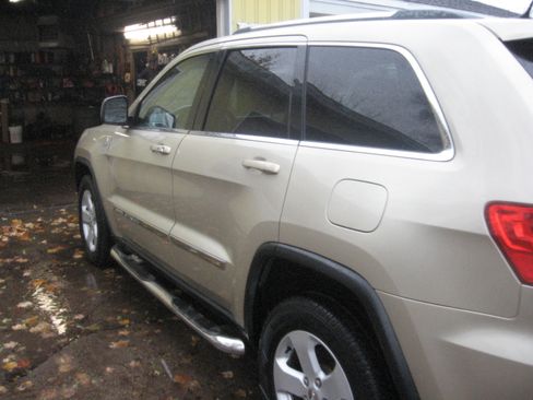Used 2011 Jeep Grand Cherokee Laredo image 6