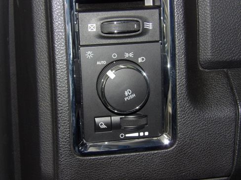 Used 2017 RAM 1500 Laramie image 33