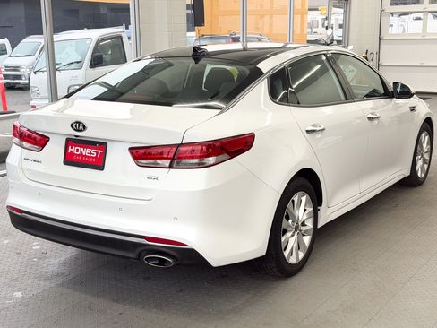 Used 2016 Kia Optima EX image 4