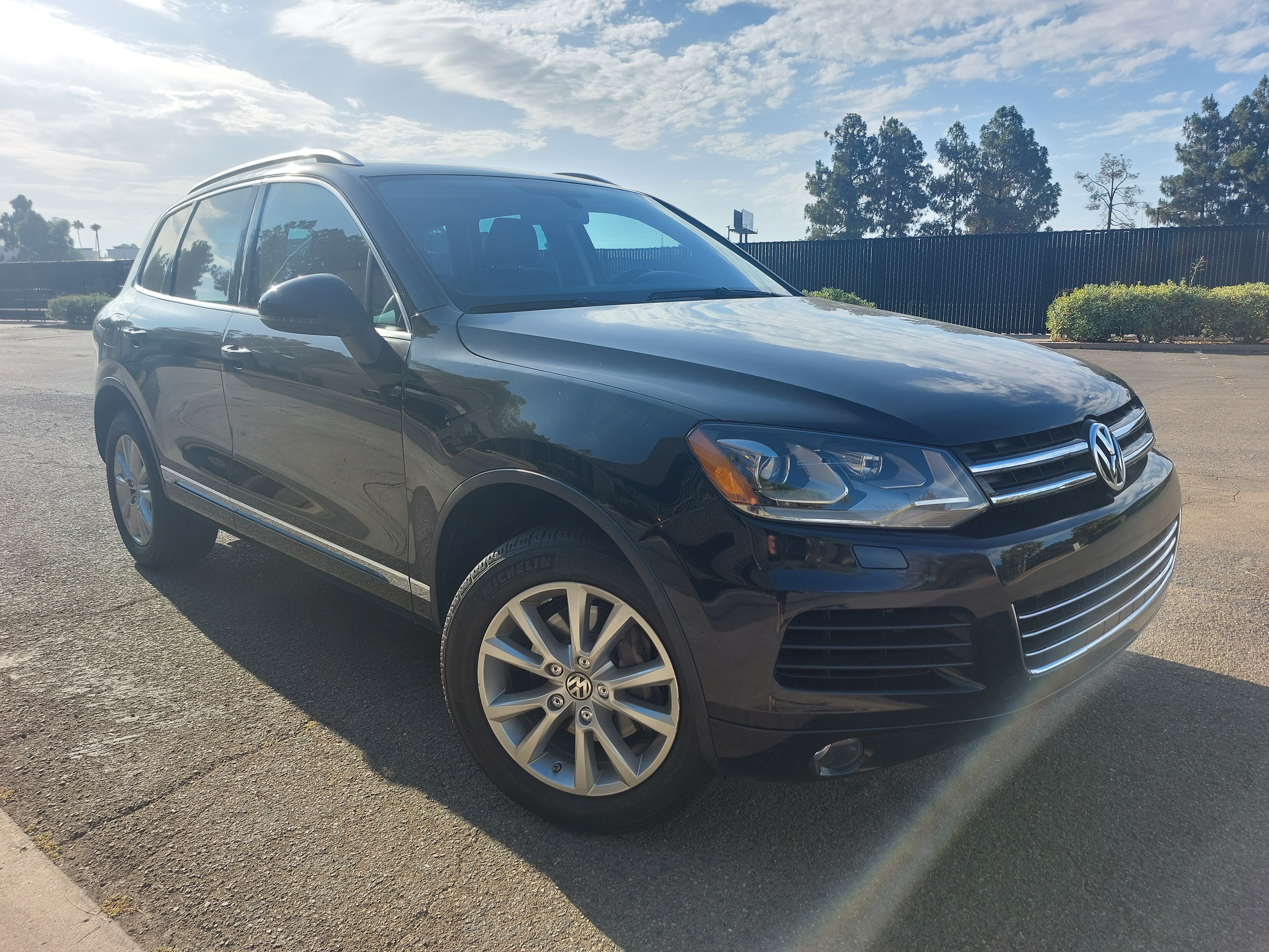 Used 2014 Volkswagen Touareg VR6 AWD/4WD image 2