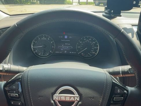 Used 2024 Nissan Armada Platinum image 7