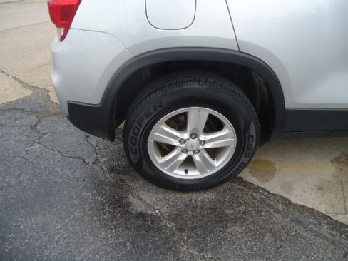 Used 2018 Chevrolet Trax AWD LT w/ 1LT image 6
