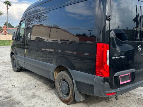 Used 2024 Mercedes-Benz Sprinter 2500 image 4
