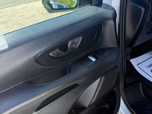 Used 2018 Mercedes-Benz Metris image 9