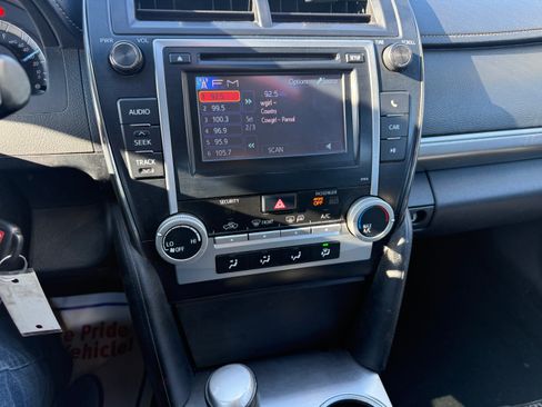 Used 2013 Toyota Camry SE image 12