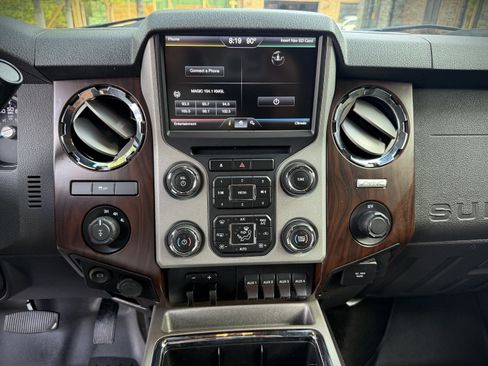 Used 2016 Ford F250 4x4 Crew Cab Lariat Super Duty image 5