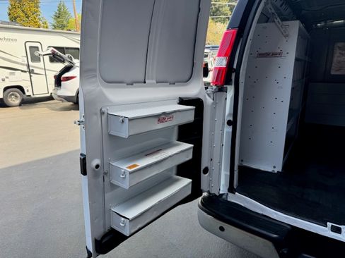 Used 2016 Chevrolet Express 3500 image 26