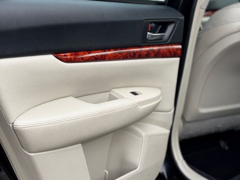 Used 2010 Subaru Legacy 2.5i Limited image 15