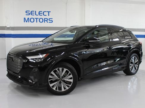 Used 2025 Audi Q4 e-tron Premium RWD image 2
