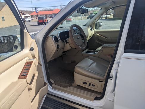 Used 2006 Ford Explorer Eddie Bauer image 5