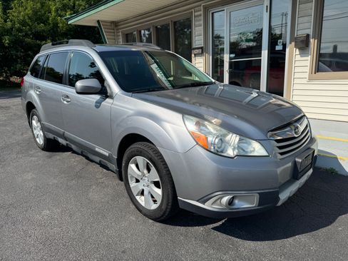 Used 2011 Subaru Outback 2.5i Premium AWD/4WD image 2