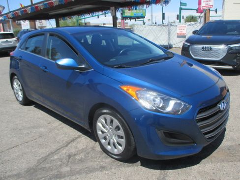 Used 2016 Hyundai Elantra GT Hatchback w/ Style Package FWD image 13