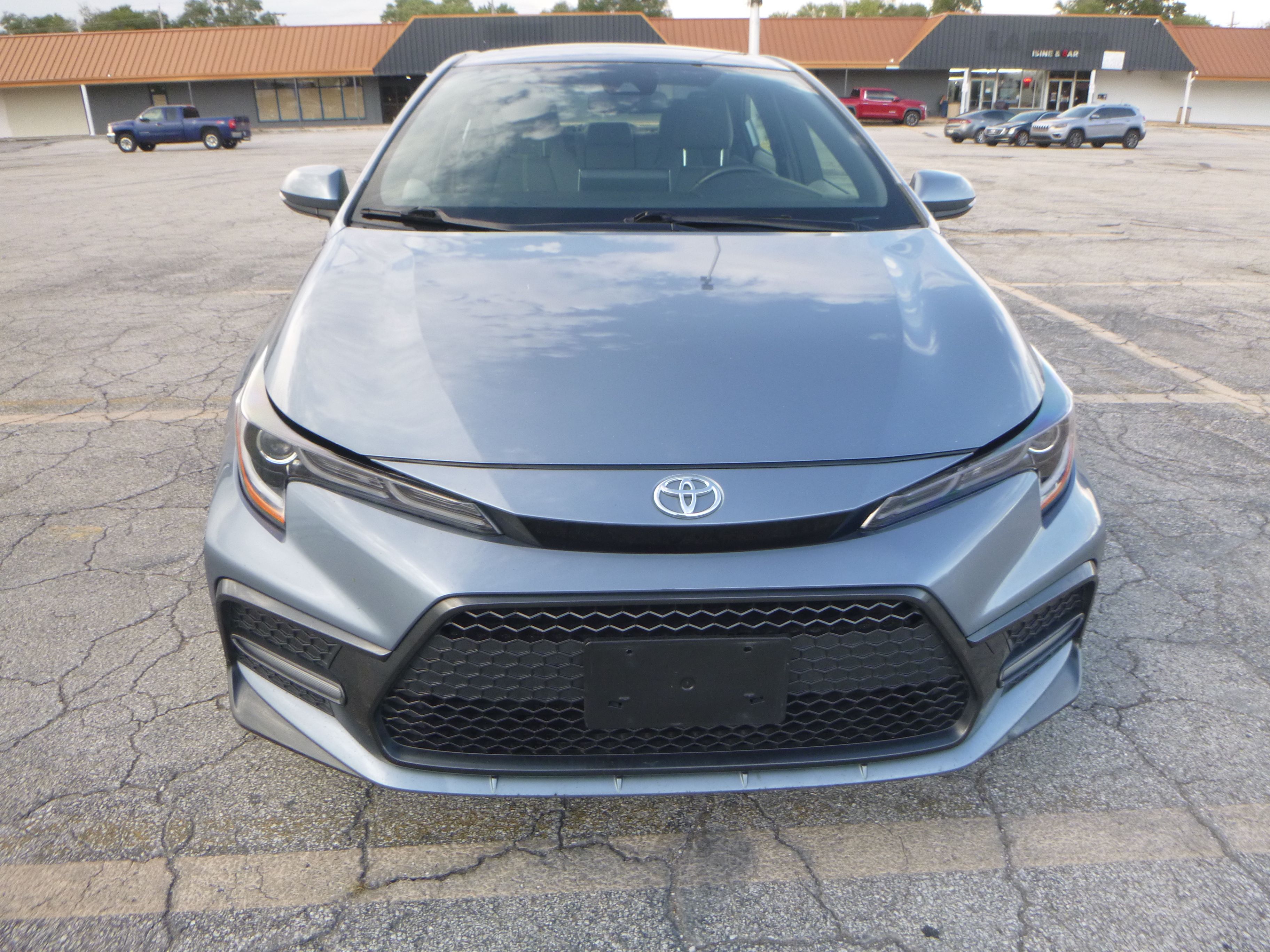Used 2020 Toyota Corolla SE Sedan w/ Premium Package FWD image 3