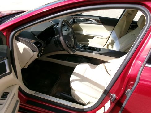 Used 2015 Lincoln MKZ image 3