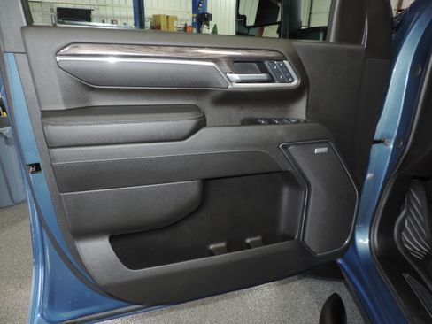 Used 2025 Chevrolet Silverado 3500 4x4 Crew Cab LTZ image 40