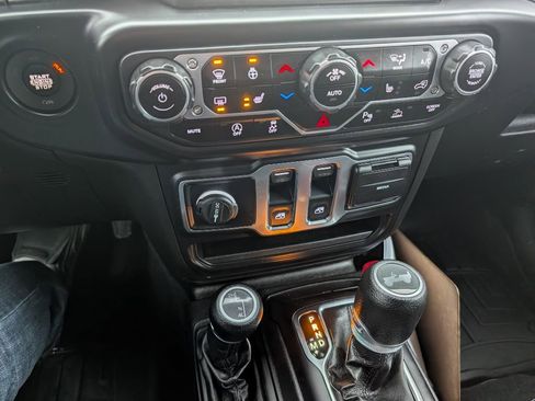 Used 2022 Jeep Wrangler Sport S image 12