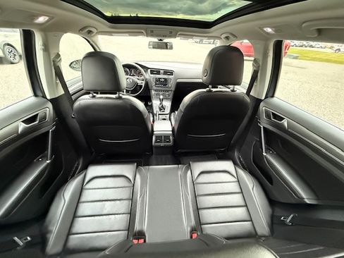Used 2017 Volkswagen Golf Alltrack image 21