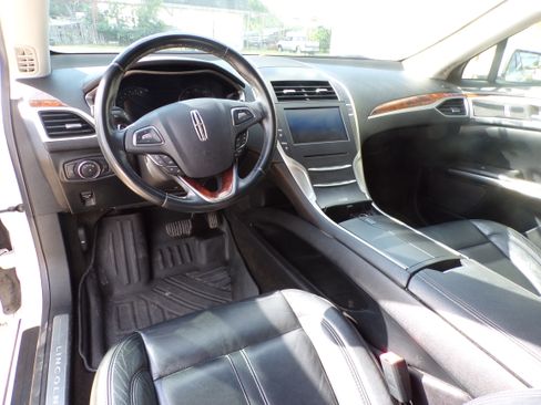 Used 2015 Lincoln MKZ image 8