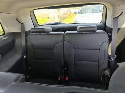 Used 2023 GMC Acadia SLT image 9