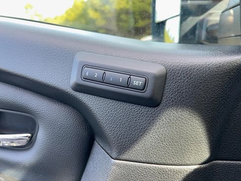 Used 2023 Nissan Titan PRO-4X image 13