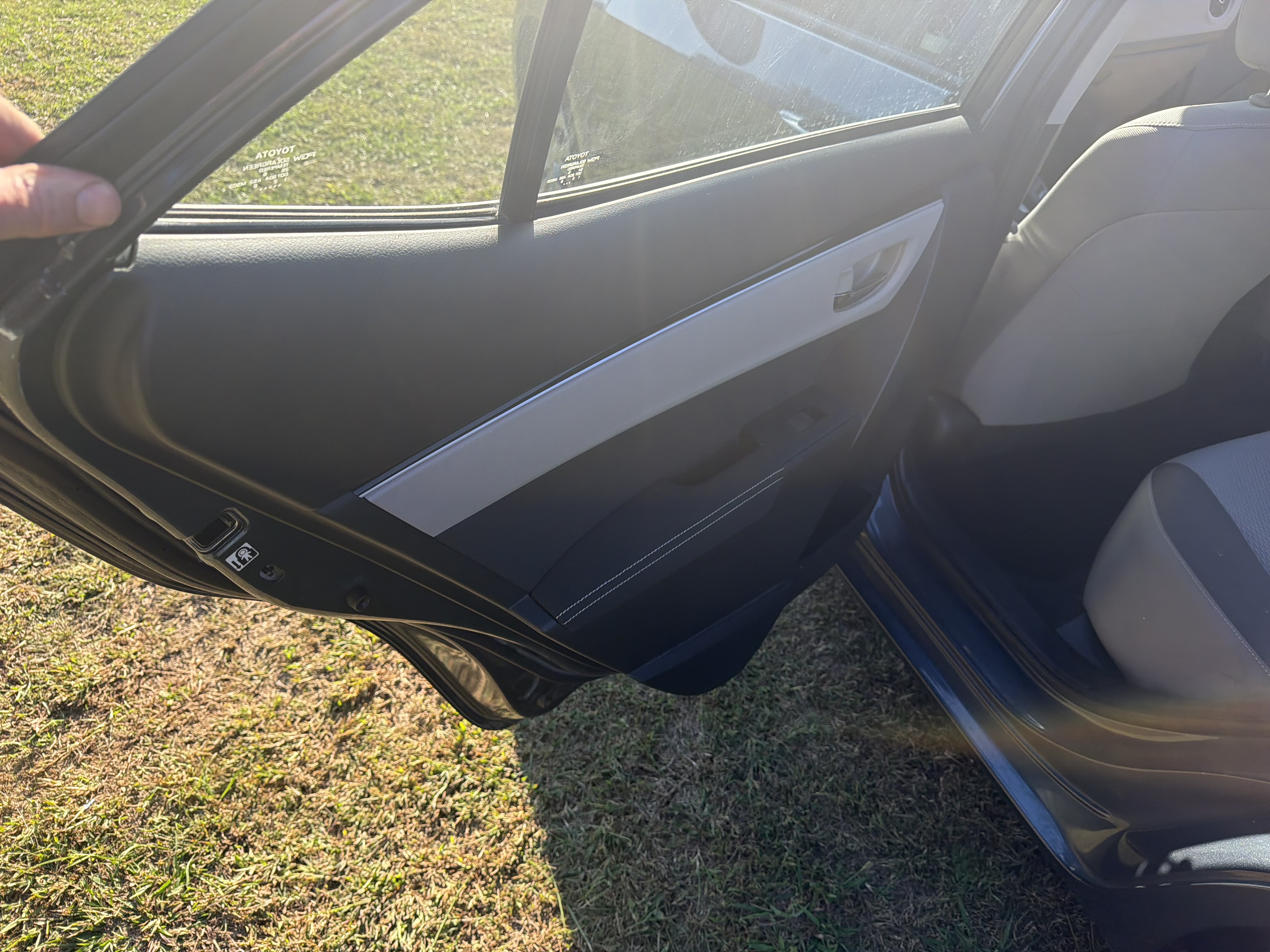 Used 2017 Toyota Corolla LE FWD image 78