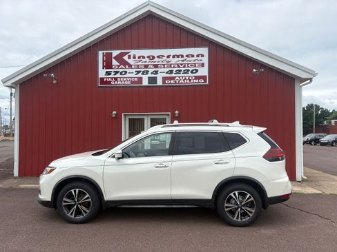 Used 2020 Nissan Rogue AWD SV image 1