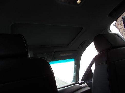 Used 2017 Chevrolet Suburban Premier image 18