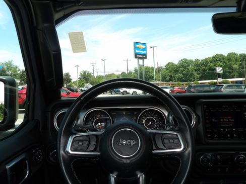Used 2021 Jeep Wrangler 4WD Unlimited Sahara image 2