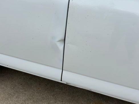 Used 2011 Chevrolet Express 2500 image 25