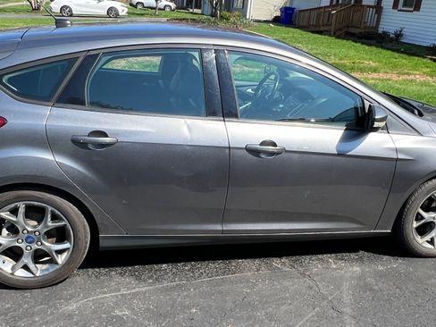 Used 2014 Ford Focus SE Hatchback FWD image 4