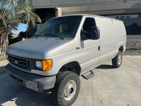Used 2003 Ford E-350 and Econoline 350 image 1